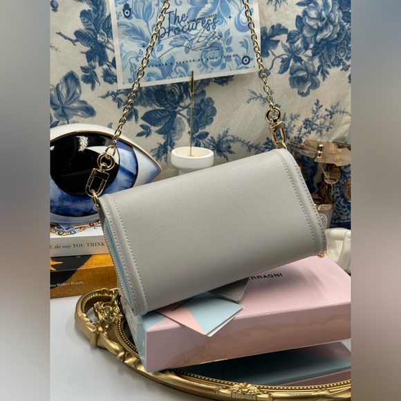 🆕 CHIARA FERRAGNI 🧿 NWB Eyelike Motif Chain Linked Wallet on Chain - Picture 4 of 15